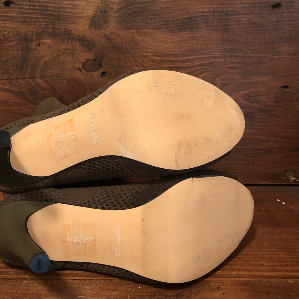 Express Heels - Picture 3 of 3